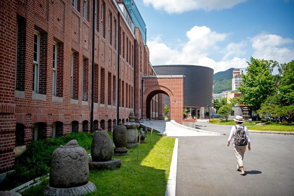 임시중앙청 — 현 동아대학교 석당박물관